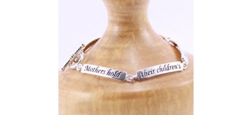 Mothers hold their childrens hands Link Bracelet